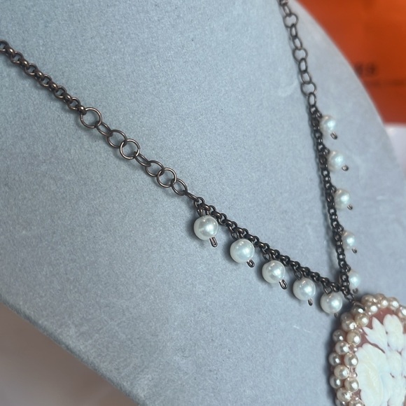 Vintage Boho Pearl and Cream Pendant Necklace - Picture 5 of 7